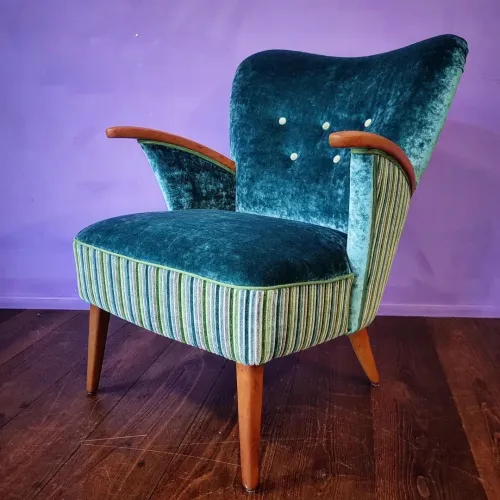 50er-Sessel neu gepolstert, Velours von Voghi, Rücken gestreift Designers Guild