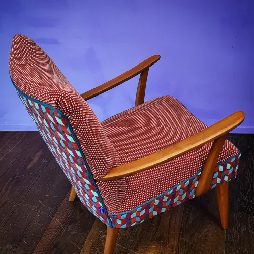 Sessel 60er-Jahre, Holz restauriert und komplett neu gepolstert,