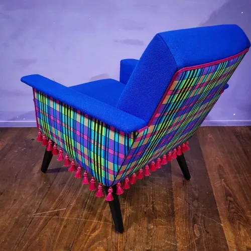 70er-Jahr Sessel auf Riccardo ersteigert, komplett saniert, Bezug blauer Wollstoff und Karo-Kombi