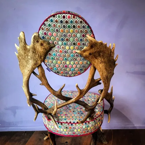 Ausgefallener Jägerstuhl mit Hirschgeweih und Stoff von Osborn