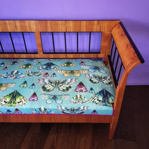 Biedermeier-Bank neu bezogen mit frechem Baumwollstoff von Designers Guild