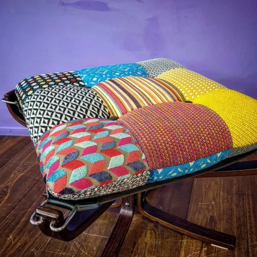 Drehhocker mit frechem, indiviuellem Patchworkbezug