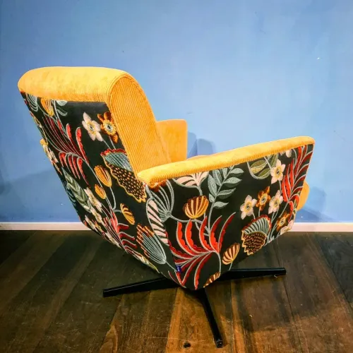 Drehsessel 70er-Jahre auf Riccardo ersteigert, neu gepolster mit exklusiven Stoffen