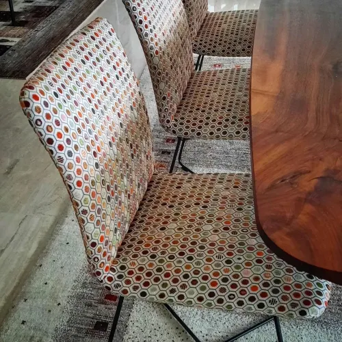 Polsterei Luzern, Esszimmerstühle neu und chic bezogen