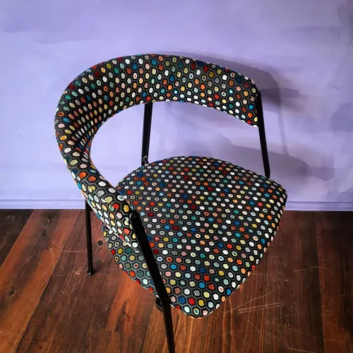 Esszimmerstuhl neu bezogen mit Tupfenstoff von Osborne