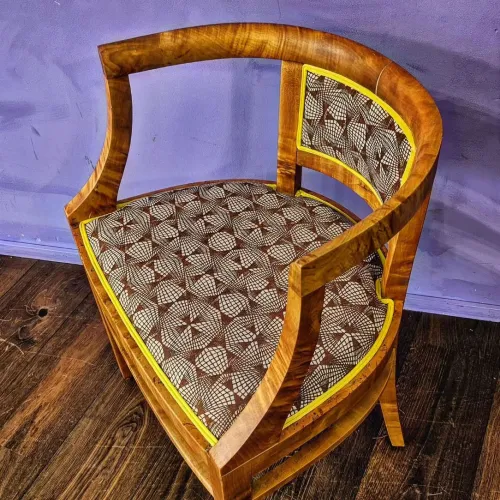 Grossmamas kleiner Stuhl vom Estrich komplett neu restauriert und gepolstert mit Wollstoff von Svensson