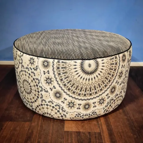 Hocker mit Stoff von Backhausen neuens Leben gegeben