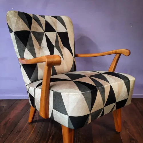 Sessel 60er-Jahre, Holz restauriert und komplett neu gepolstert, bedruckter Samt von Romo