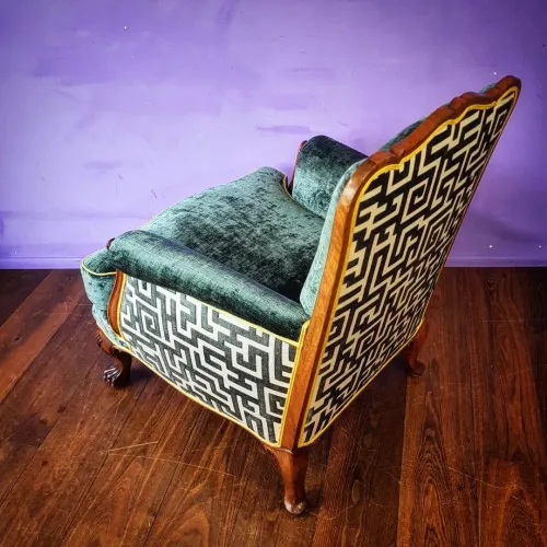 Louis XV Sessel restauriert, gepolstert und modern interpretiert mit Velours und Stoff von Jim Thompson