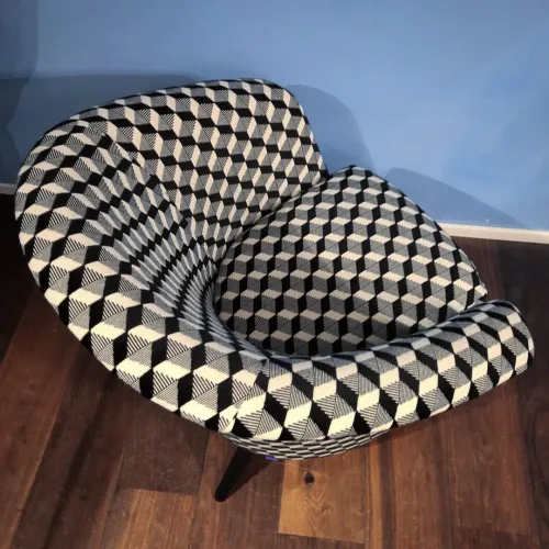 Polsterei Luzern, moderner Sessel mit frechem schwarz-weiss Karree