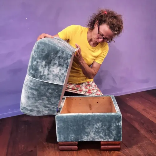 Polsterei Luzern Monig Z'Rotz, Hocker komplett neu aufgepolstert