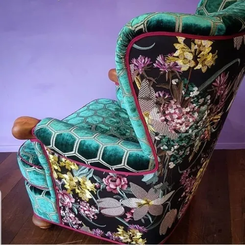 Opas Ohrensessel 60er-Jahre, neu gepolstert, bestickte Baumwolle von Christian Lacroix