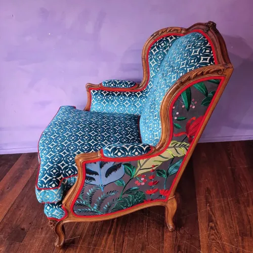 Louis XV Bergère im Brockenhaus gefunden, komplett saniert, Bezug: edler Velours und bestickte Leine von Matthew Wiliamson 