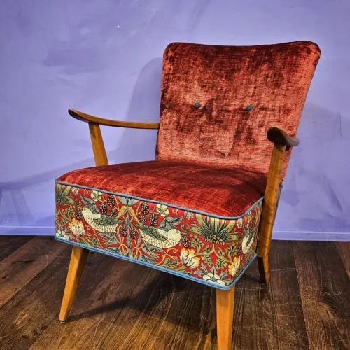 60er Sessel für die 90 jährige Mama, neu gepolstsert, edler Veloursbezug und ein Klassiker von William Morris 