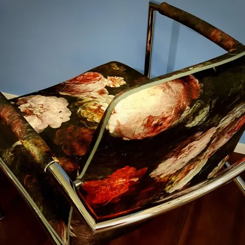 Polsterei Luzern, moderner Sessel mit Samt plus Kederabschluss