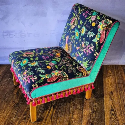 Sesselunikat aus den 60er modern interpretiert, Abschluss freche Quasten