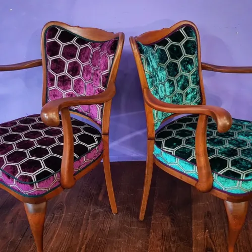 Zwei Stühle neu gepolstert in Velours von Designers Guild