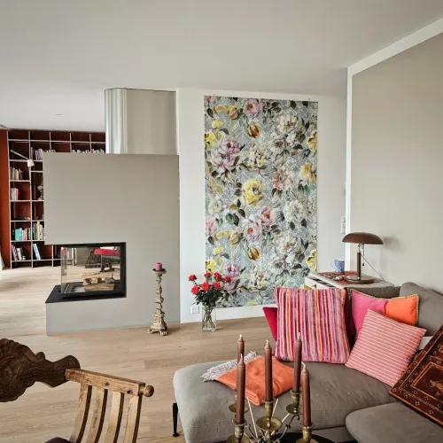Wohnberatung Luzern, Wohnzimmer mit Stoffpaneele und farbigen Kissen